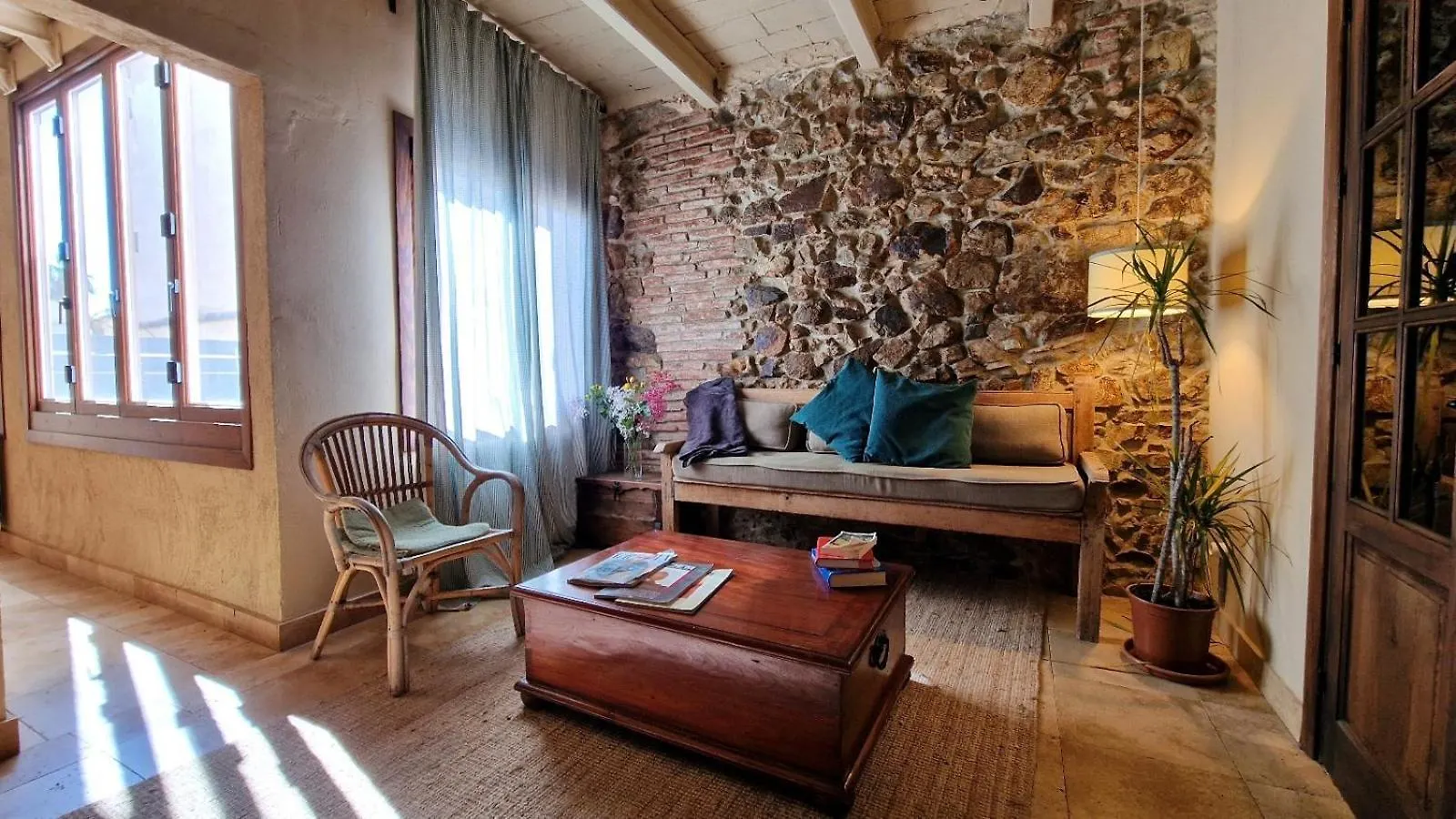 Stone Rustic Beach apartment 布拉内斯